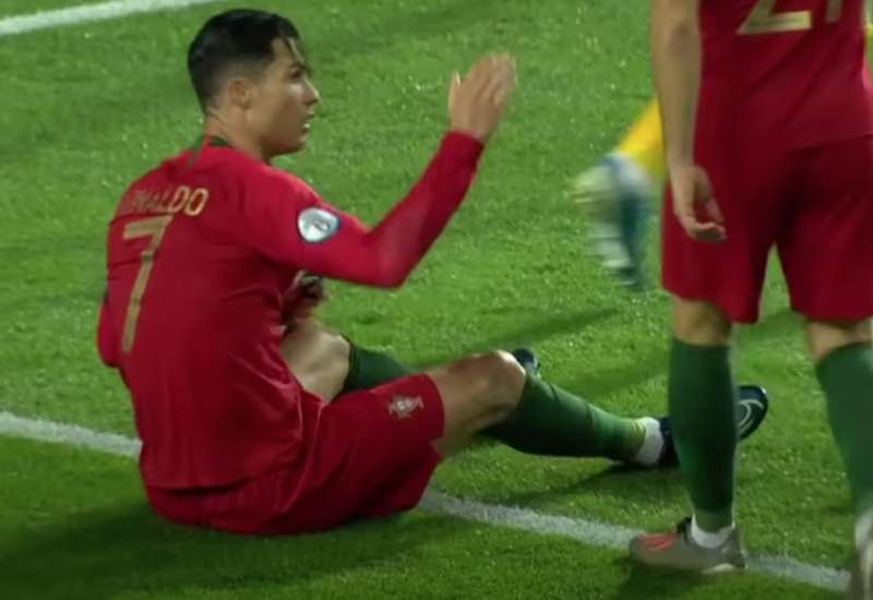 Смотреть онлайн трансляцию матча Португалия - Франция